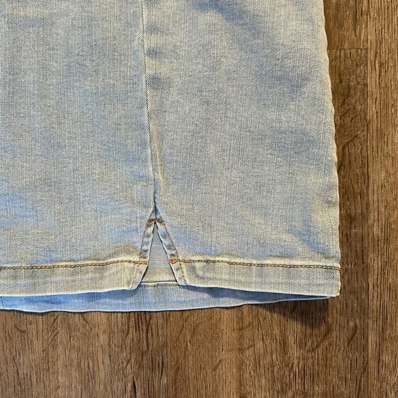 LIGHT WASH DENIM MINI SKIRT ( - Picture 3 of 7